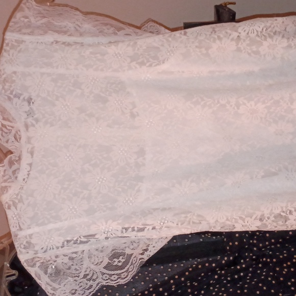 A lace dress , wear for beach or party wedding - Picture 1 of 4